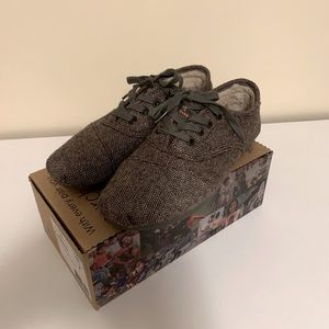 Women’s Toms